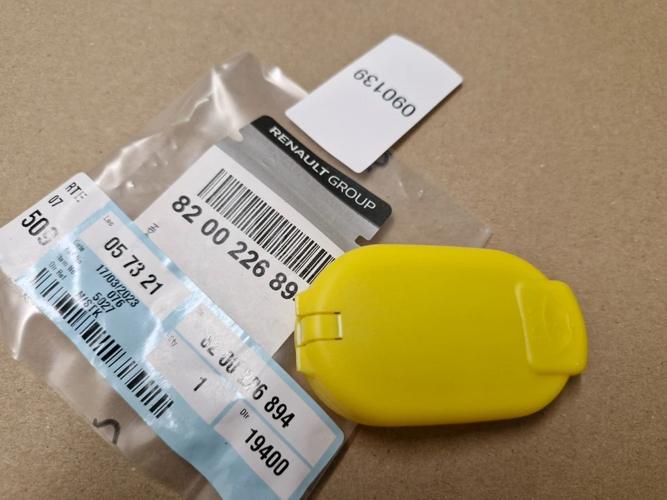 Renault Laguna Washer Fluid Reservoir Bottle Cover Cap 820022689 07-10 Genuine - Image 3 of 4