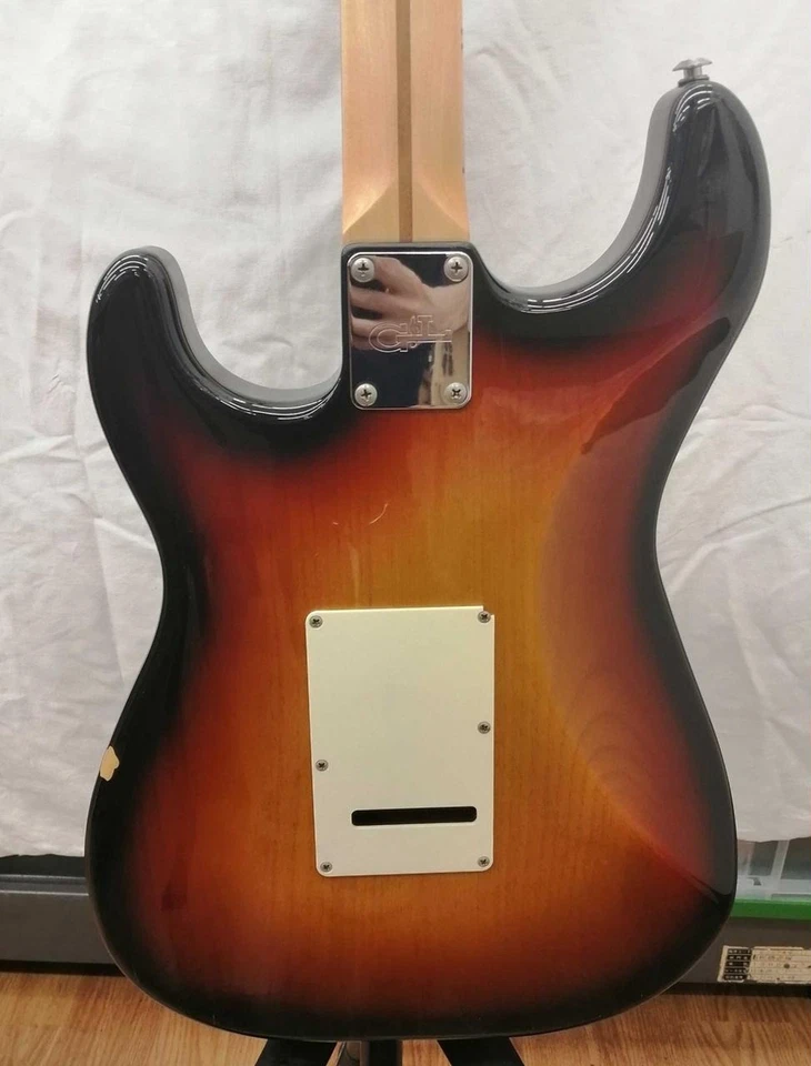 G&L S500CFS Used Alder body Maple neck Rosewood fingerboard Sunburst w/Gig case - Image 4 of 4