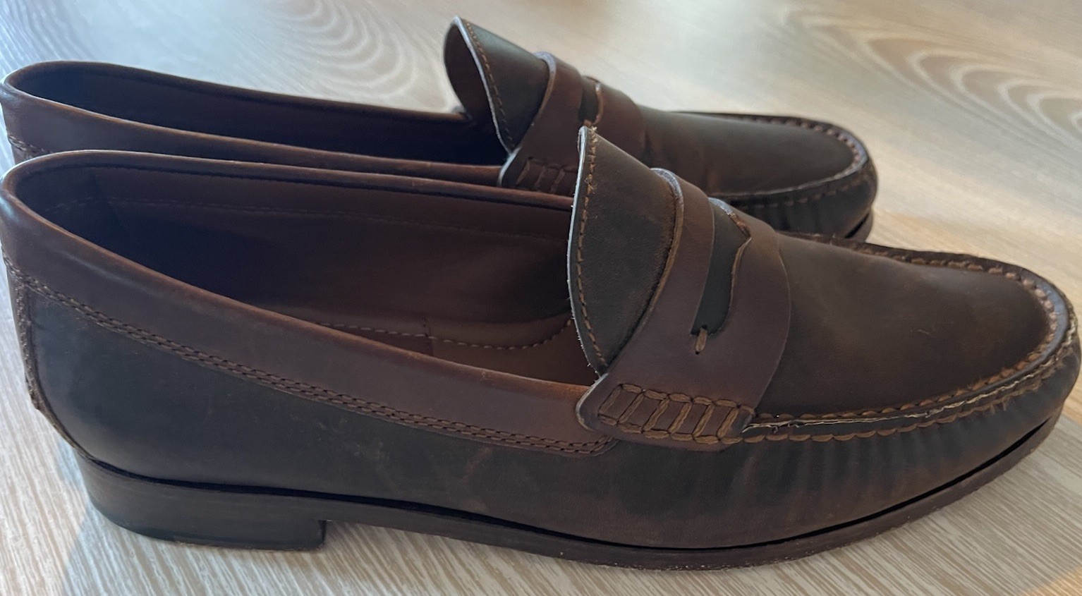 SAOLA H.S. Trask Men’s Classic Leather Slip on Penny Loafers Size 9.5 Brown Worn Once