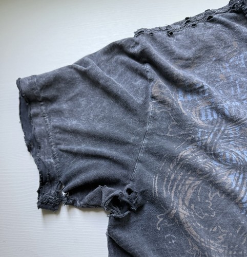 Camiseta Affliction Para Hombre L Azul Calavera Alas Cruzadas Y2K Grunge Metal Golpeado - Imagen 6 de 13