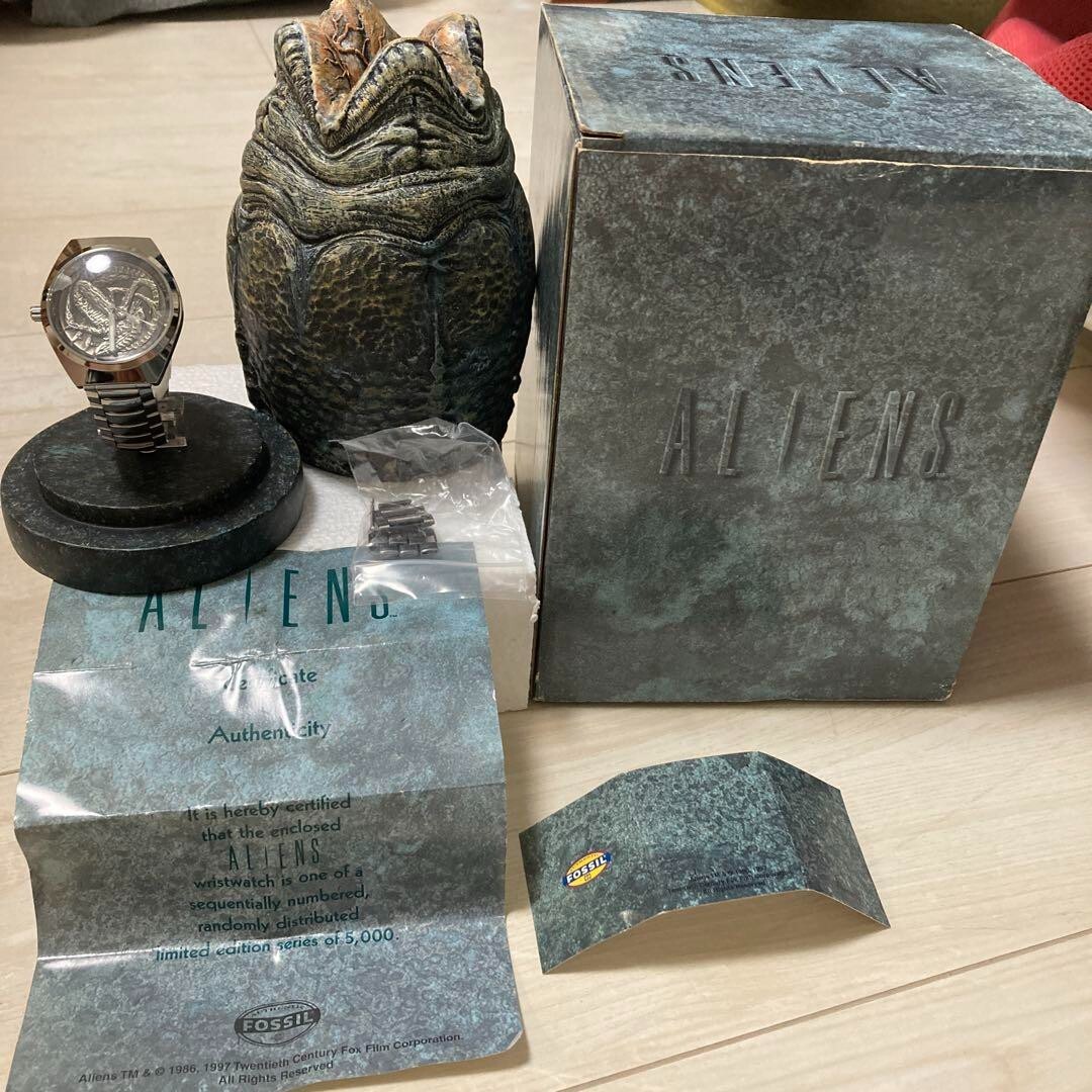 Fossil Alien Wristwatch & Egg Pottery Watch Case Limited Fossil Alien Wristwatch & Egg Pottery Watch Case Limited