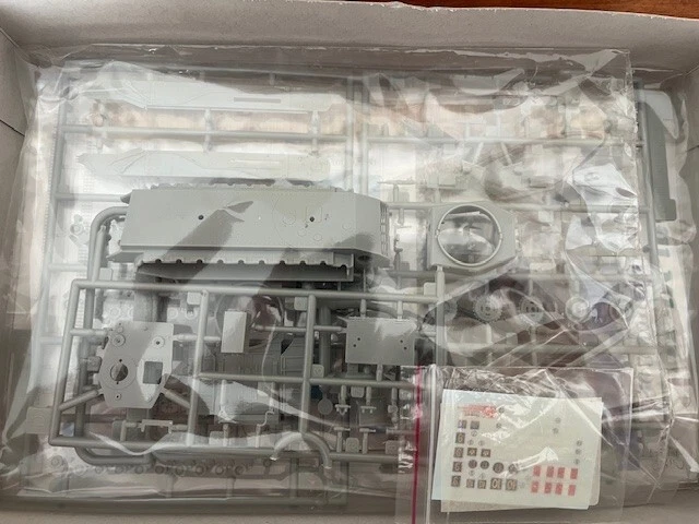 DRAGON CHURCHILL MK III DIEPPE 1942 1-72SCALE 7510 - Image 2 of 2