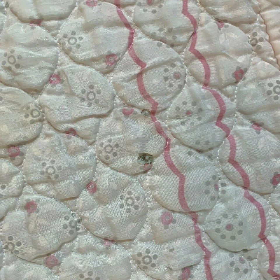 Vintage 80s Quilted Coverlet Bedspread Twin Pink Floral Light Ruffles Lace  - Image 4 of 4