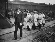 Female munitions workers during a journalists' tour an unspecified Old Photo