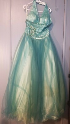 Bella Formals by Venus - Green Halter Top Formal Gown Prom Dress Size 10