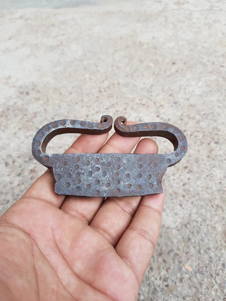 Vintage Iron Fire Striker Flint Heavy Dotted Museum Quality Rare Handmade FS3 - Image 2 of 4