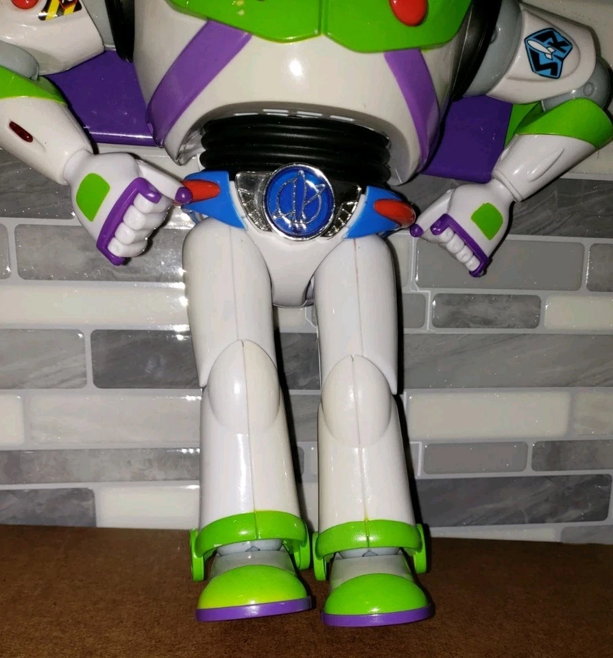 Toy Story Buzz Lightyear With Utility Belt 11" Action Figure 2010 Thinkway Toys - Image 4 of 4