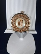CAMEO PEDANT LOCKET ALL INTACT GOLD TONE