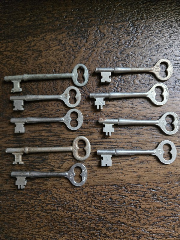 Antique Skelton Keys (9)