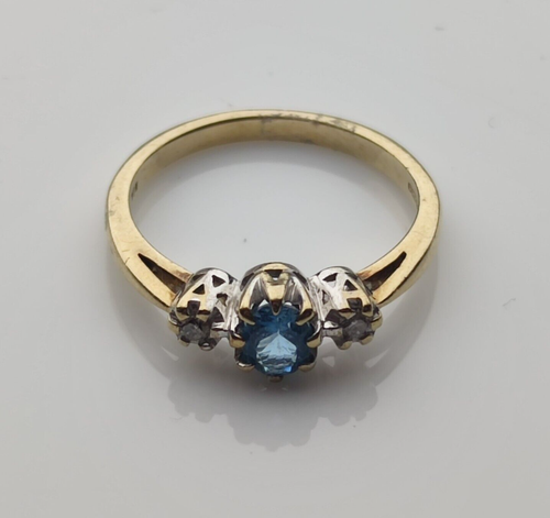 9ct Yellow Gold Ring Blue Oval Topaz and Diamonds Gemstones UK Ring Size N 1/2 - Picture 2 of 12