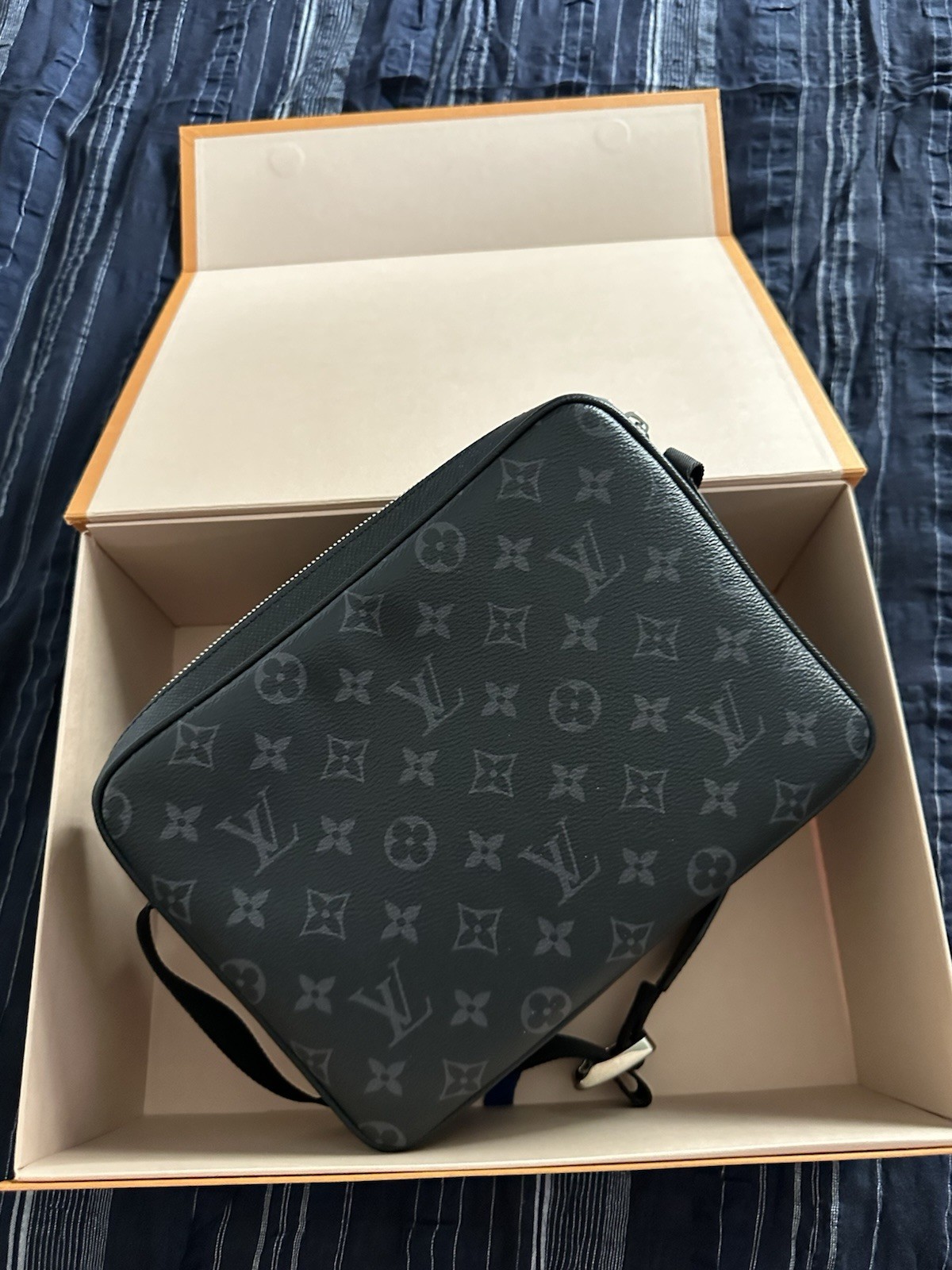 LOUIS VUITTON ECLIPSE MESSENGER BAG ECLIPSE 100% … - image 3