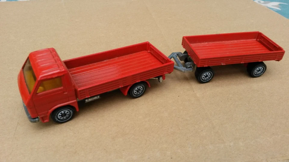 Siku 1919 – MAN-VW Transporter mit Anhänger