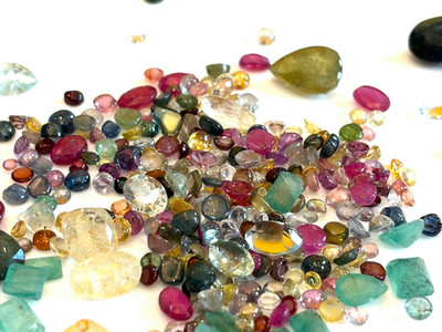 94 CARAT GEM LOT OF NATURAL UNTREATED RUBIES, AQUAMARINES, SAPPHIRES, EMERALDS