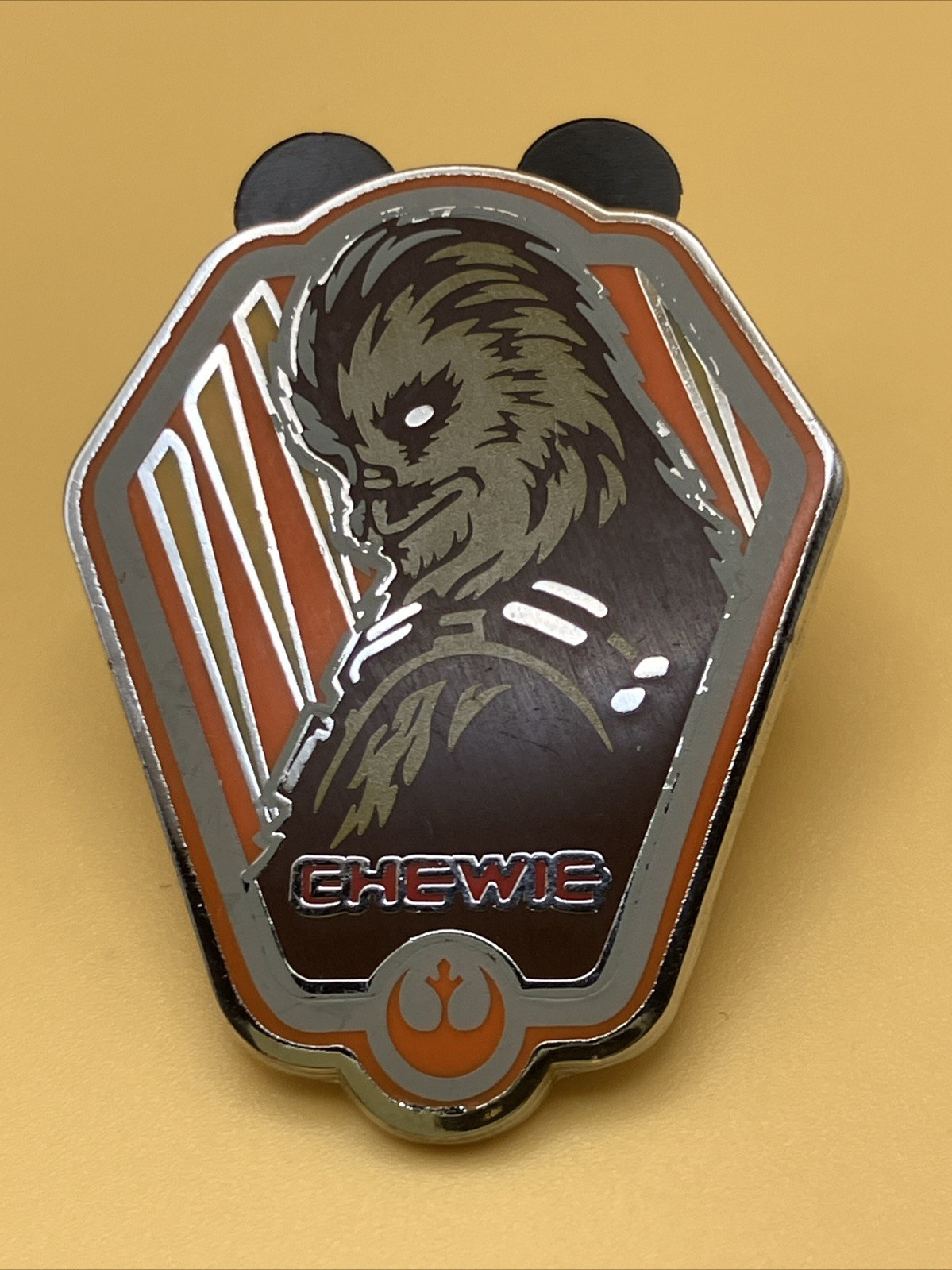 Disney  Pin Chewie Chewbacca Wookie The Force Awakens Booster Star Wars Pin