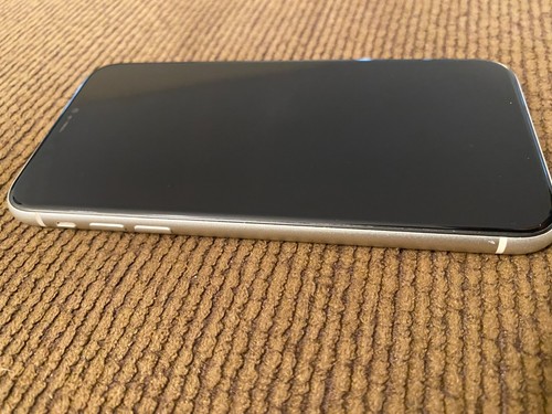 Apple iPhone 11 - 64GB - White (Sprint) A2111 (CDMA + GSM) - Picture 6 of 8