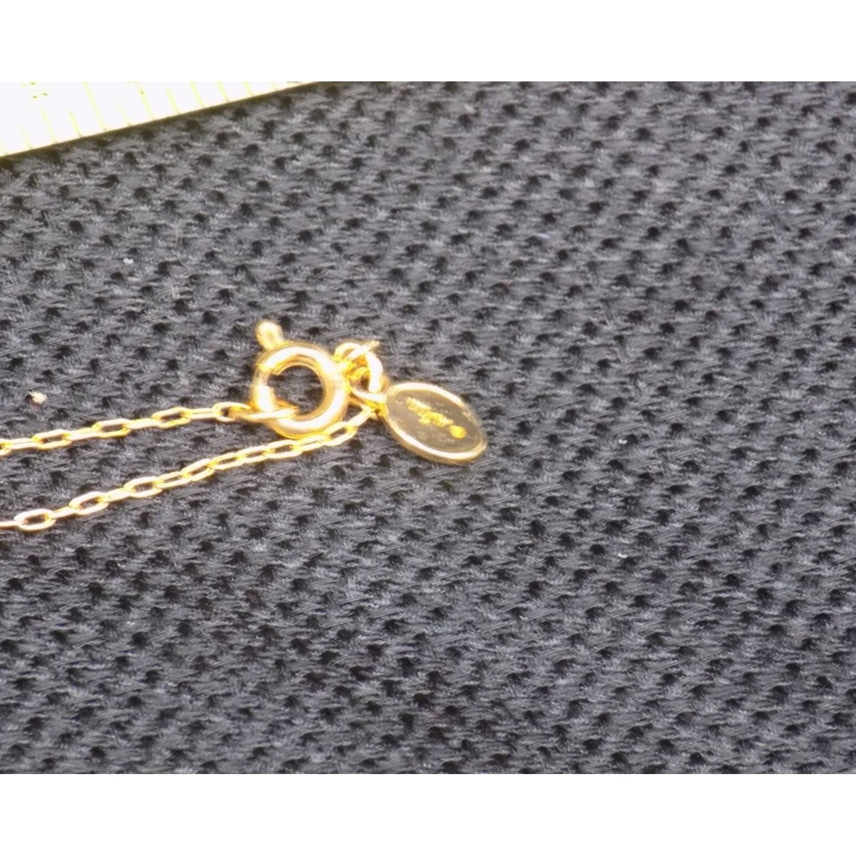 Avon Fashion Jewelry Engraved Goldtone Necklace 18