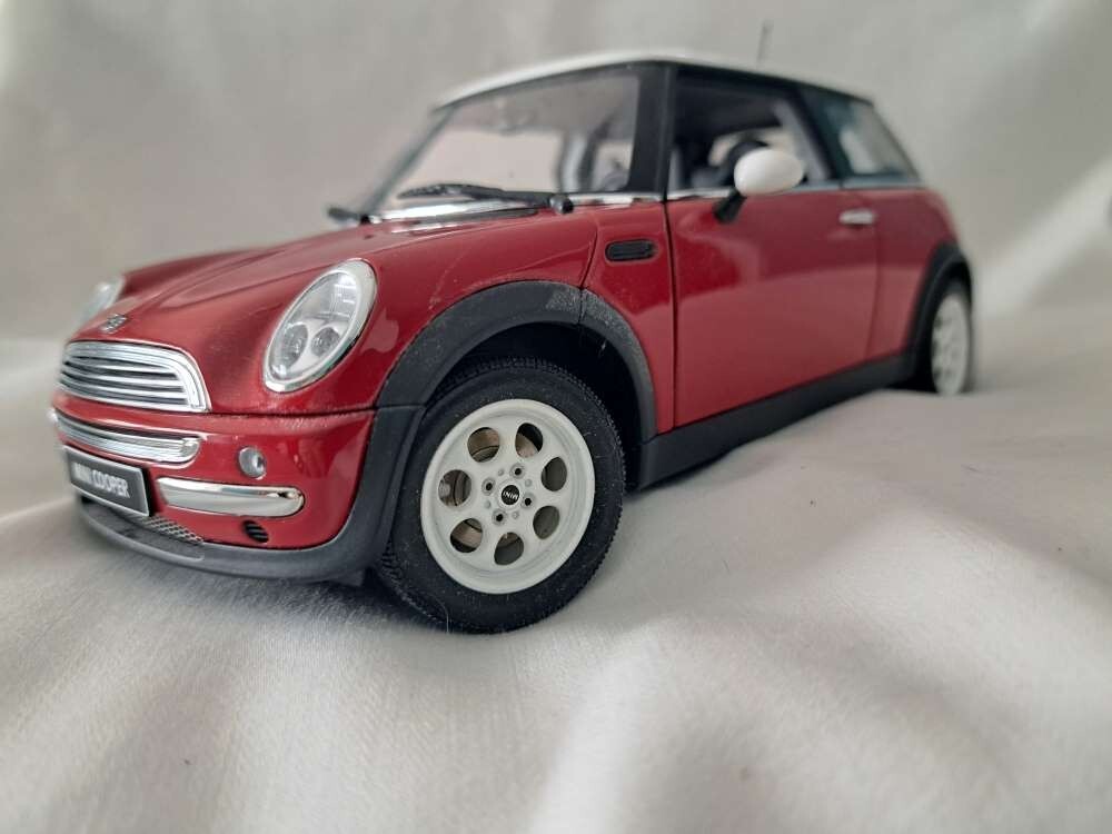 オートアート  MINI COOPER RED AUTOart 1/18 AutoArt 1/18 Scale 74822 - 2001 BMW Mini Cooper - Red — R.M.Toys Ltd