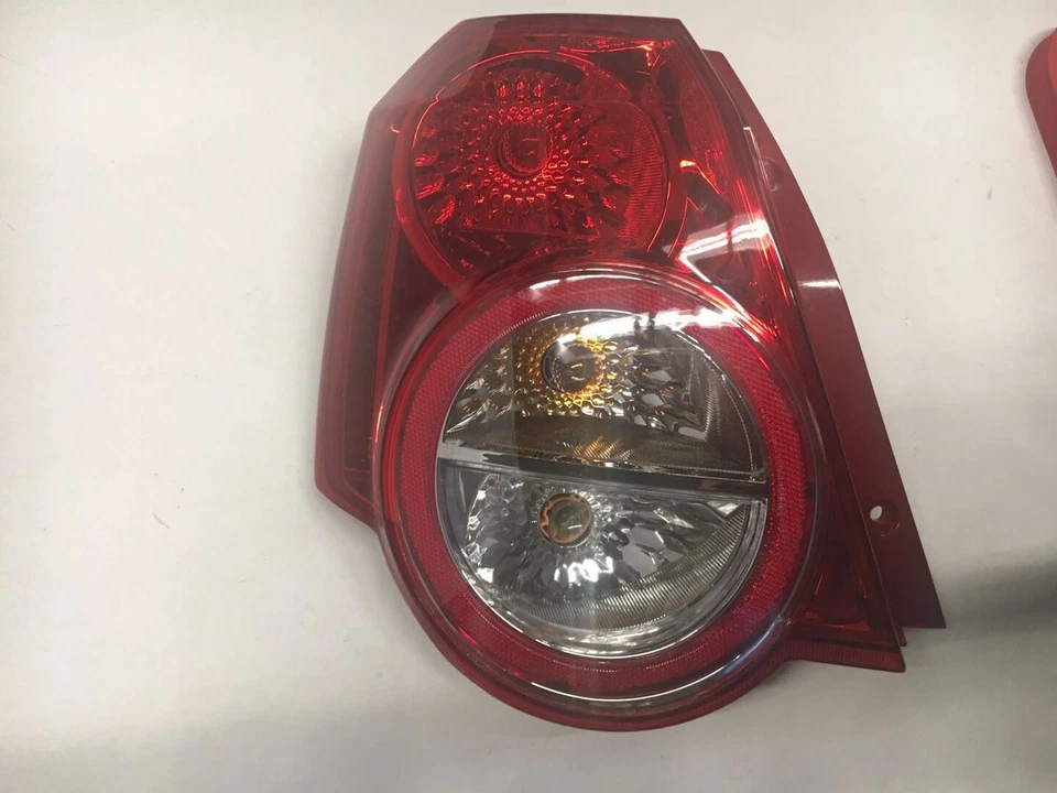 Conjunto de lámpara trasera lado izquierdo para Chevrolet AVEO5 2009-2011 (95952064) Foto 4 de 4