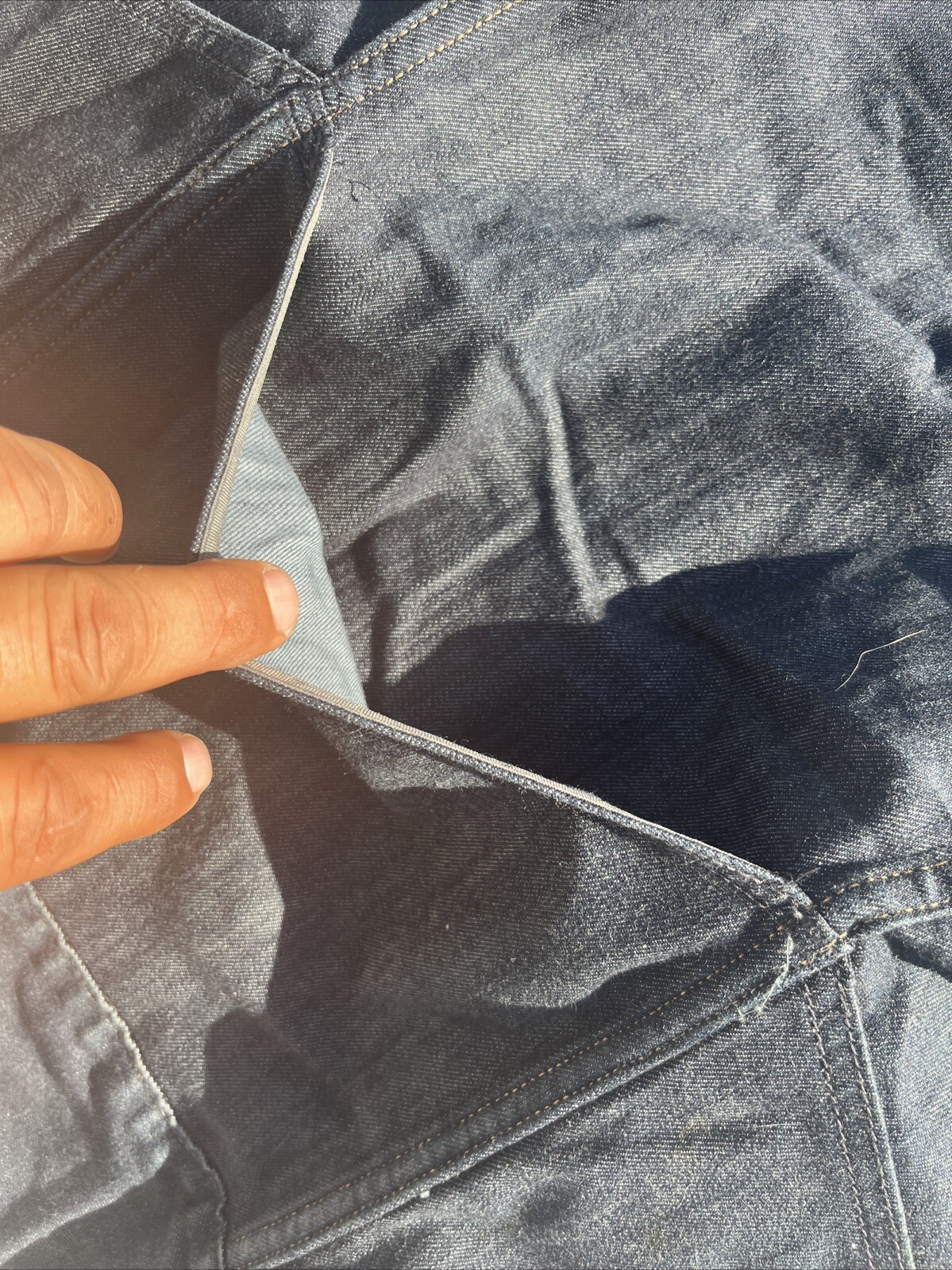 Levi’s Denim Jean Jacket XL 98% Cotton Button Down Pockets Trucker Dark Blue Xl thumbnail 16