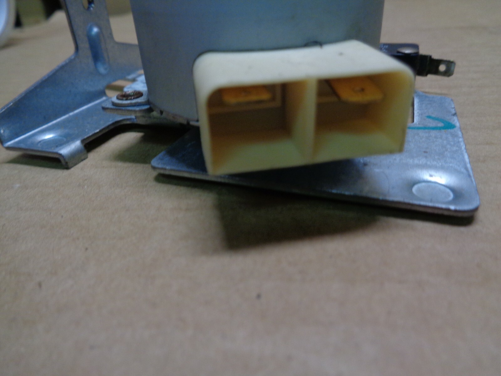 Genuine OEM 318261229 Frigidaire Wall Oven Motor Lock DT962 eBay