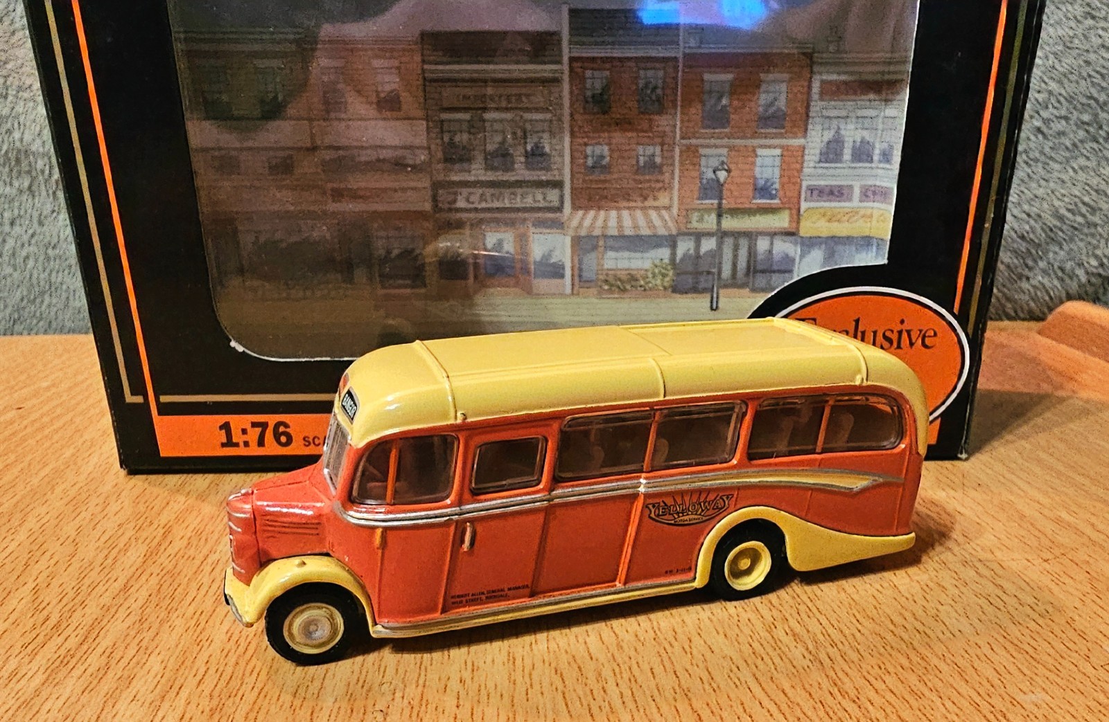 20115 EFE 1:76 Scale Bedford OB Coach YELLOWAYS