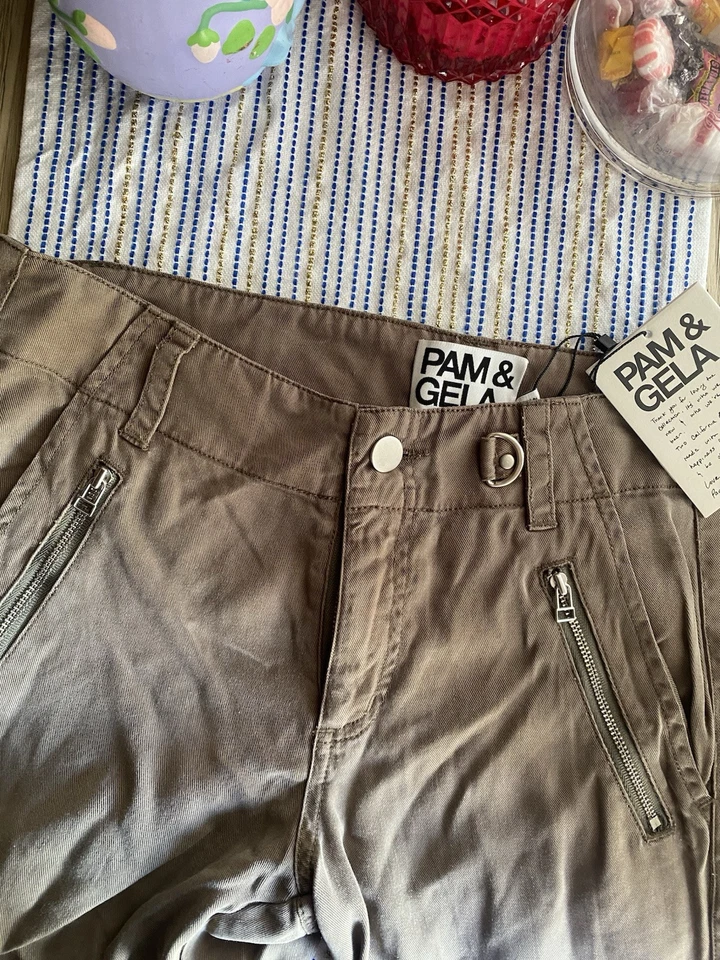 Pantalones acampanados PAM & GELA verde oliva 100 % Tencel para mujer talla 2 bolsillos con cremallera nuevos con etiquetas Foto 3 de 4