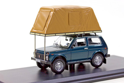 1981 Lada Niva mit Dachzelt DDR 1:43 IST Models IST296MR