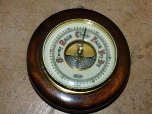 VTG GERMAN STELLAR BAROMETER , CRYSTAL LENS, MAHOGANY 5" CASE