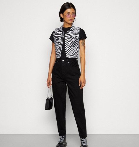 Tommy Jeans MOM ULTRA HIGH RISE JEAN TAPERED - Relaxed fit jeans - denim black - Picture 2 of 6