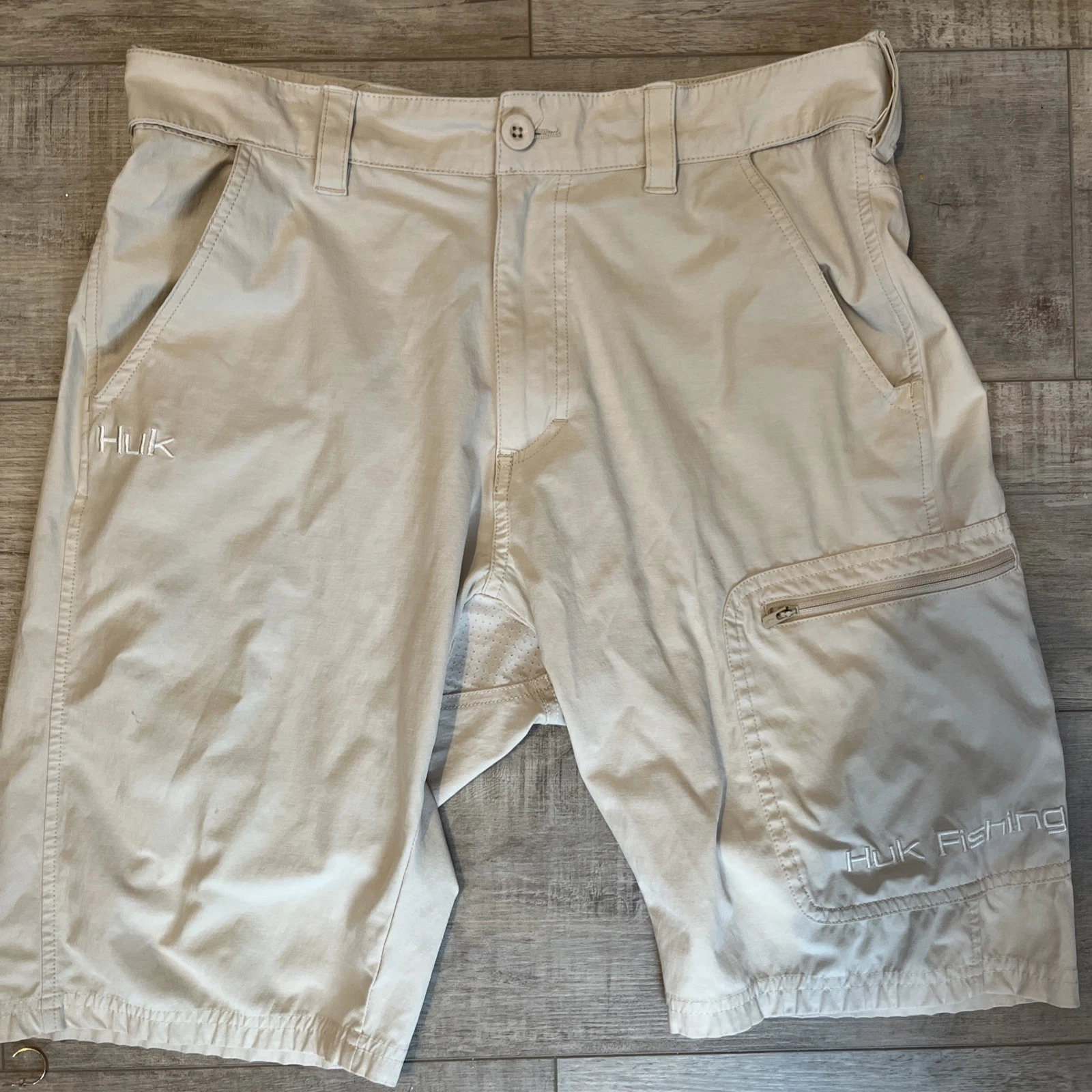 Huk Shorts Mens Beige Zip Pockets Lightweight Fishing Hiking Outdoors