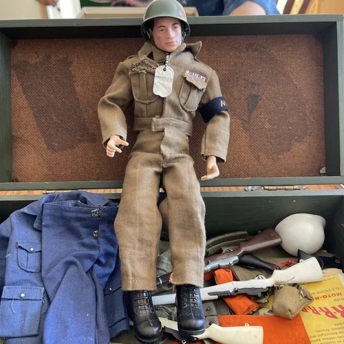 Vintage 1964 GI Joe Original With Footlocker & Many Accessories Army Air MP