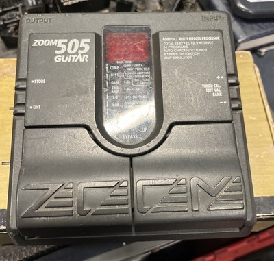 Zoom 505 Guitar Compact Multi Effects Processor Pedal  ( I )