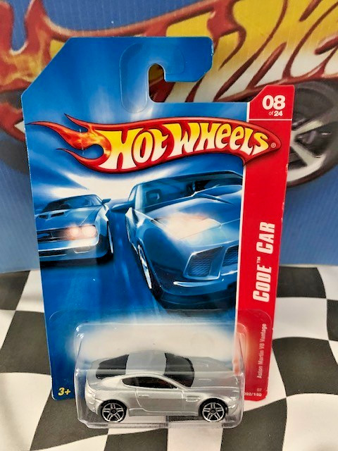 Hot Wheels 2007 Code Car 8/24 092 Aston Martin V8 Vantage SILVER PR5