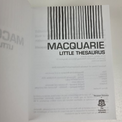 2 x Macquarie Budget Thesaurus & Macquarie Little Thesaurus Mini Paperback 2009 - Picture 12 of 16