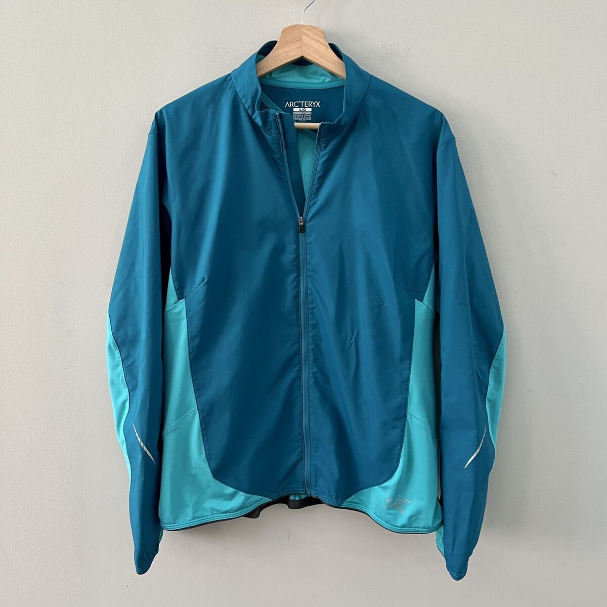 Arc'teryx Lightweight Running Jacket Full Zip Two Toned Blue Arc'teryx Lightweight Running Jacket Full Zip Two Toned Blue