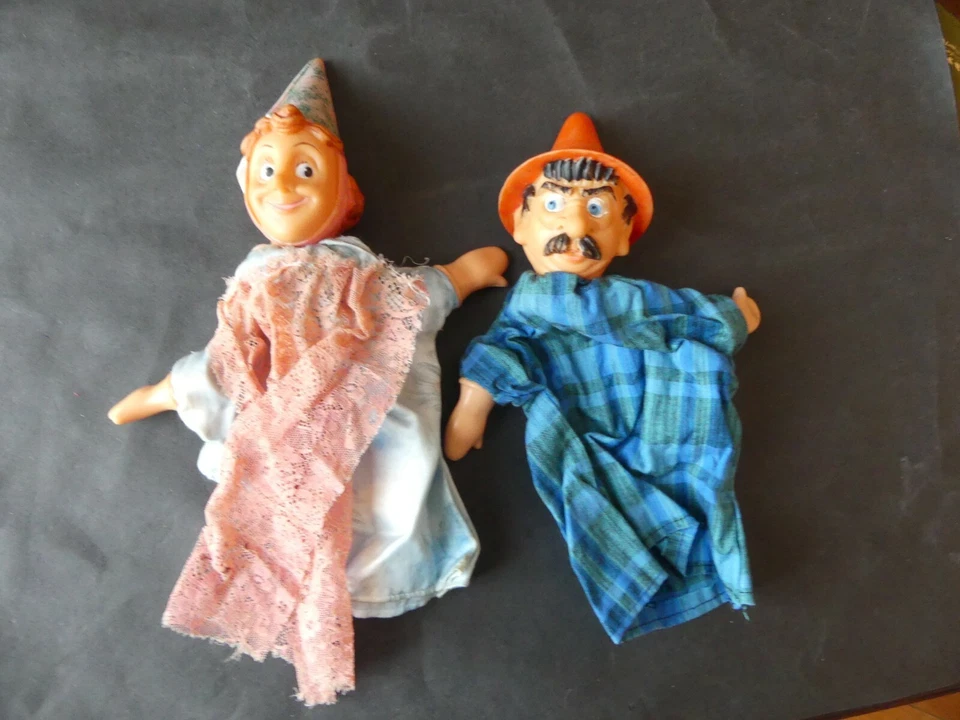 FIGURINE POUET WALT DISNEY MARIONNETTE PAYSAN ET DAME MOYEN AGE - Photo 1/1