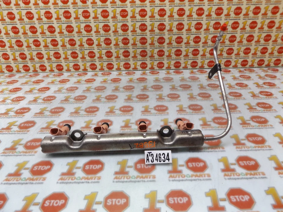 Toyota Prius C 2012-2019 riel de combustible con juego de inyectores 23209-21091 OEM Foto 2 de 4