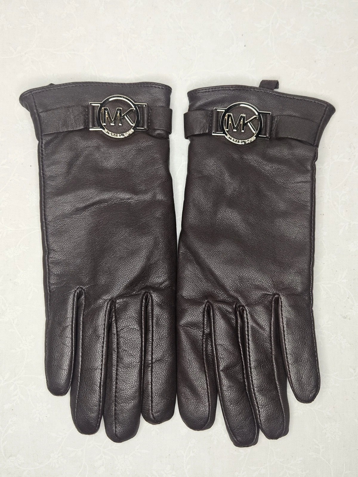 Michael Kors MK Brown Leather Circle Logo Size 7, Pre Owned, Retail Value $98
