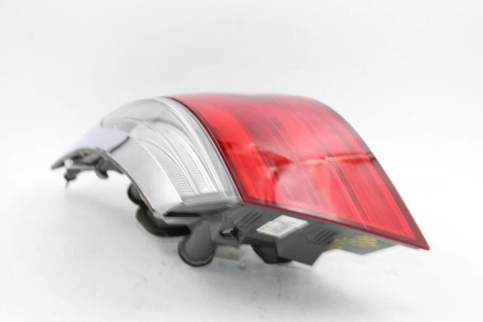 Cuarto de luz trasera para pasajero derecho montado en panel LED 2016-17 KIA K900 OEM #34289 Foto 4 de 4