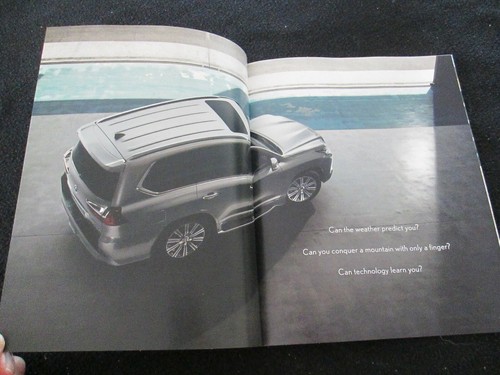 Lexus LX 2021 folleto LX570 y 21 LX equipamiento de lujo y deportivo catálogo de ventas de EE. UU. - Imagen 3 de 6