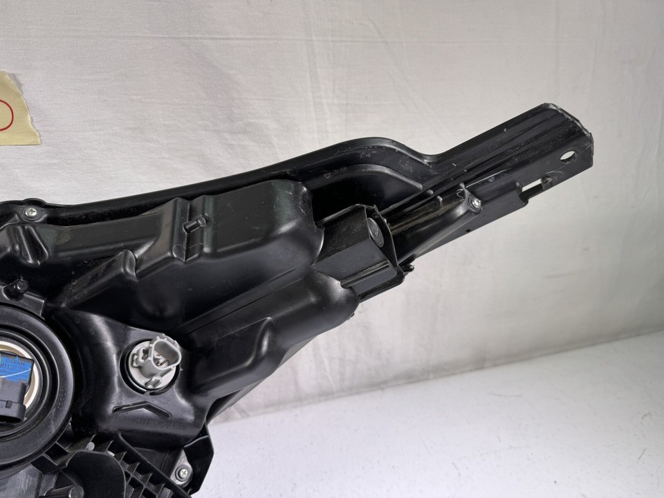 2019 2020 2021 HONDA HRV HRV RIGHT PASSENGER RH SIDE HEADLIGHT HALOGEN