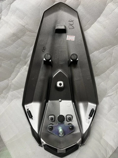 Kawasaki Ninja 400 asientos 2023 capucha metálica titanio crudo/725 OEM # 99994-1038-725 Foto 3 de 4