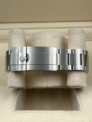 Rolex Explorer II White 42mm 226570 Pre-Owned 2022 Full Kit - Picture 7 of 12