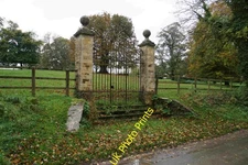 Photo A3 Gates near Cornwell Manor These lead only into a field being gr c2017