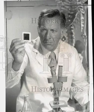 1981 Press Photo Actor Jack Klugman stars on the television show "Quincy"
