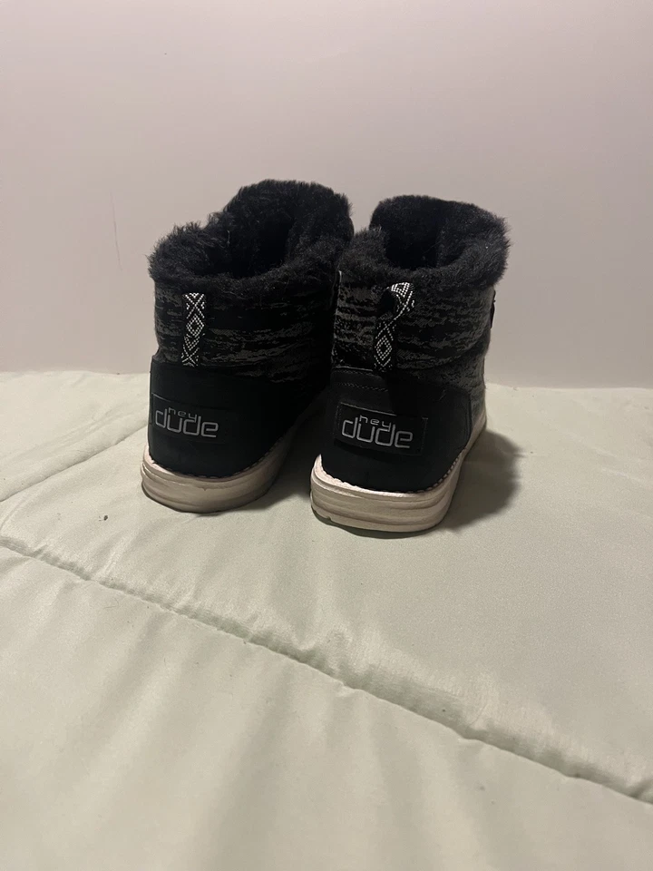 Tamanho 8 - Botas femininas Hey Dude pele de couro pretas - Imagem 2 de 4