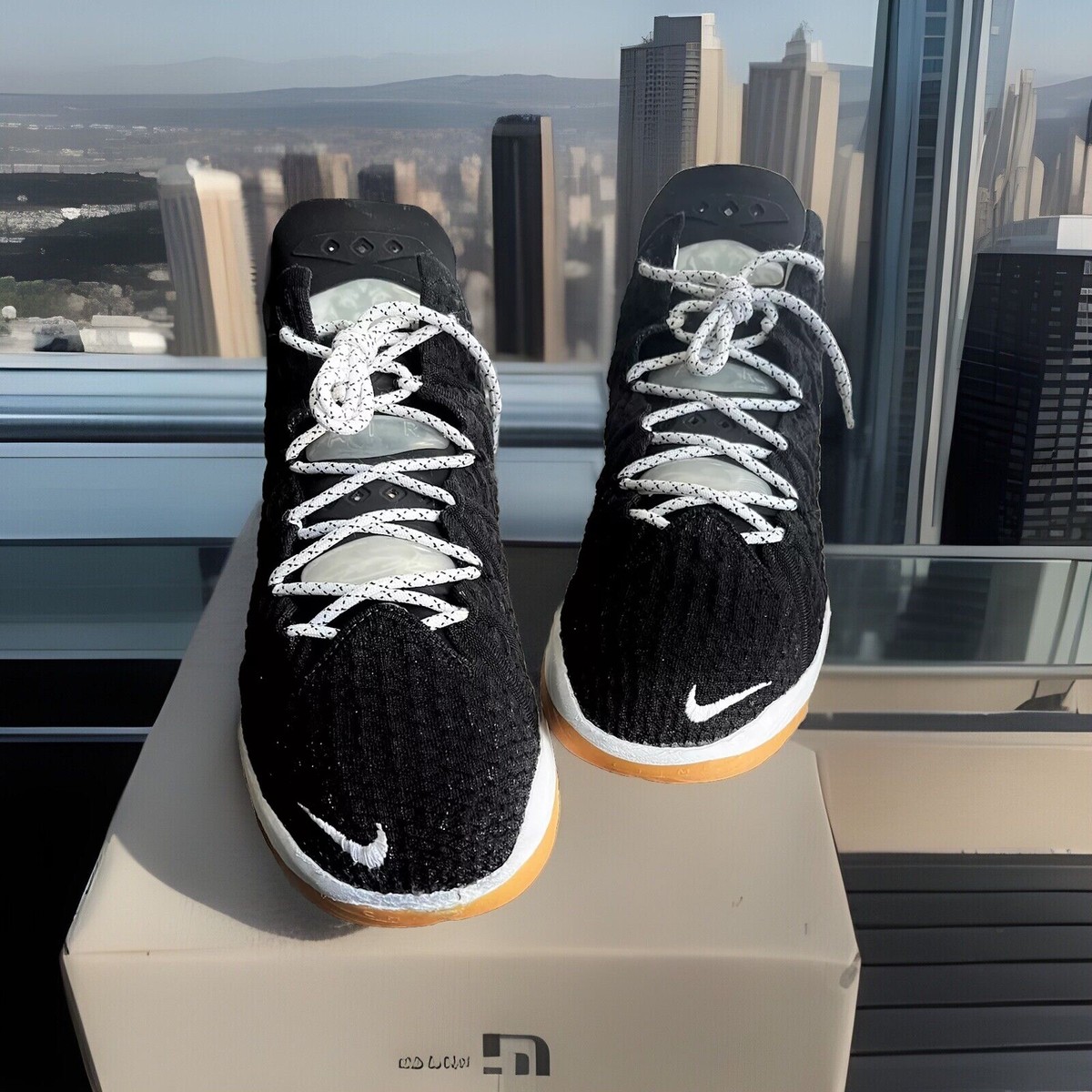 NIKE LEBRON 18 XVIII SHOE OG. BLACK-WHITE-GUM SOLES MENS SIZE 13