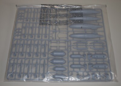 AIRFIX F6F-5 HELLCAT A19004 PARTS  SPRUE Q-500LB BOMBS+1000LB BOMBS+MORE 1/24