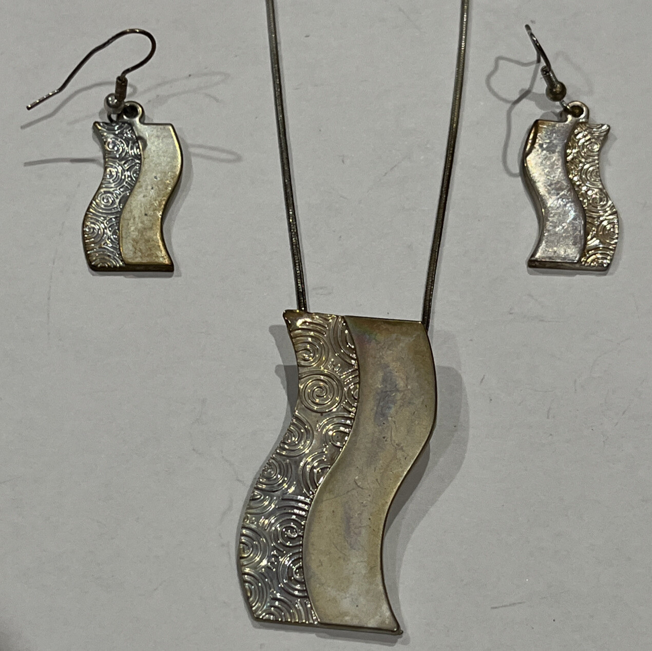 Silver Tone Rectangular Floating Pendant Necklace… - image 1