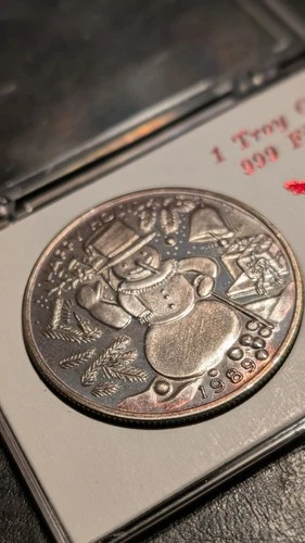 1989 1 Ounce .999 Fine Silver art Round "Happy Holidays" Snowman